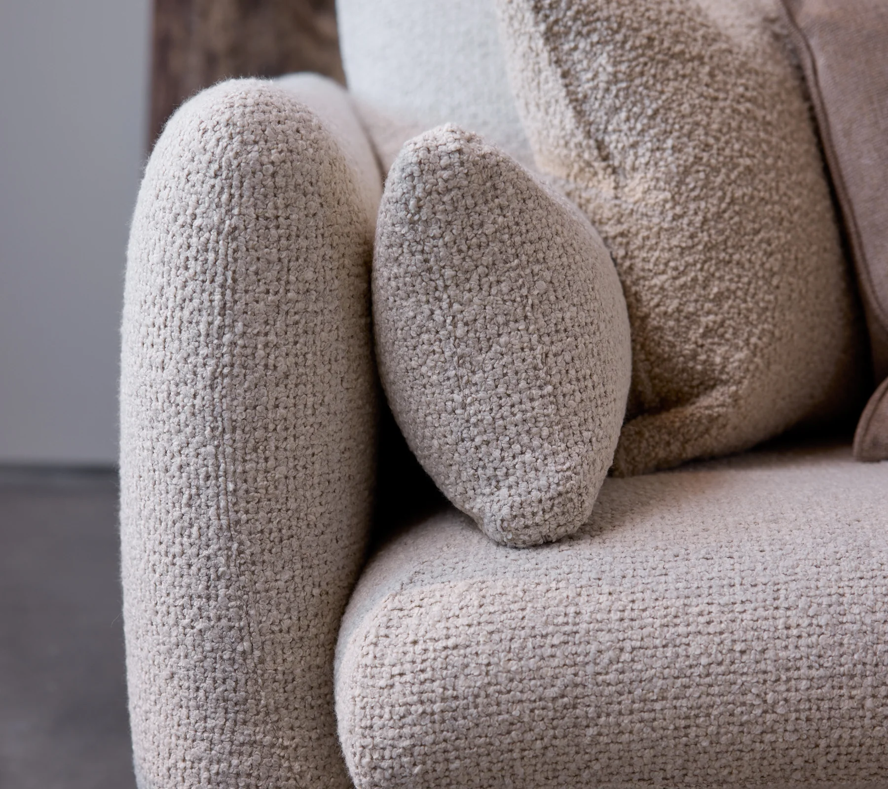 Bloom 2-seater sofa w/plinth - Image 10