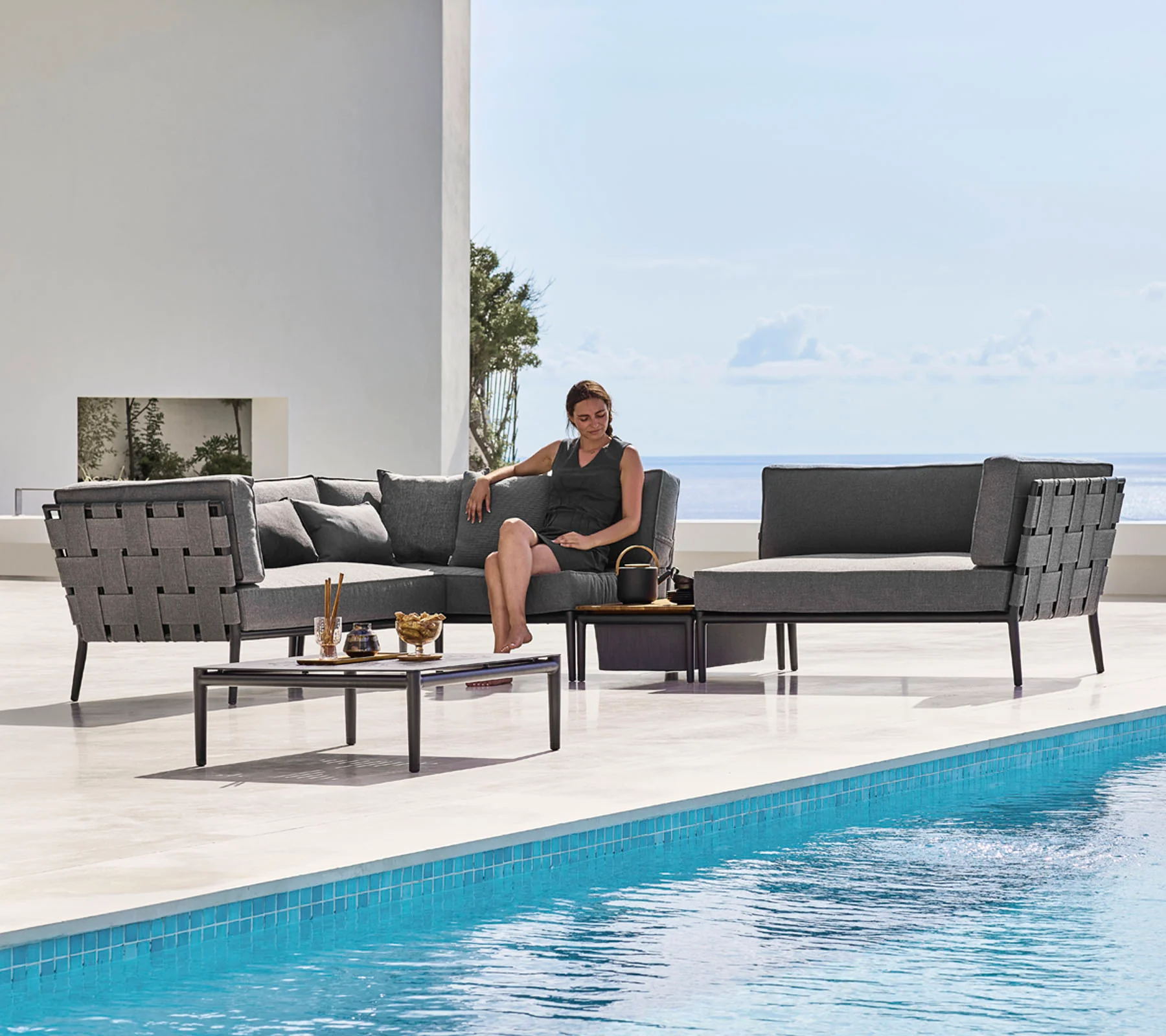 Conic modular corner sofa with box table - Image 4